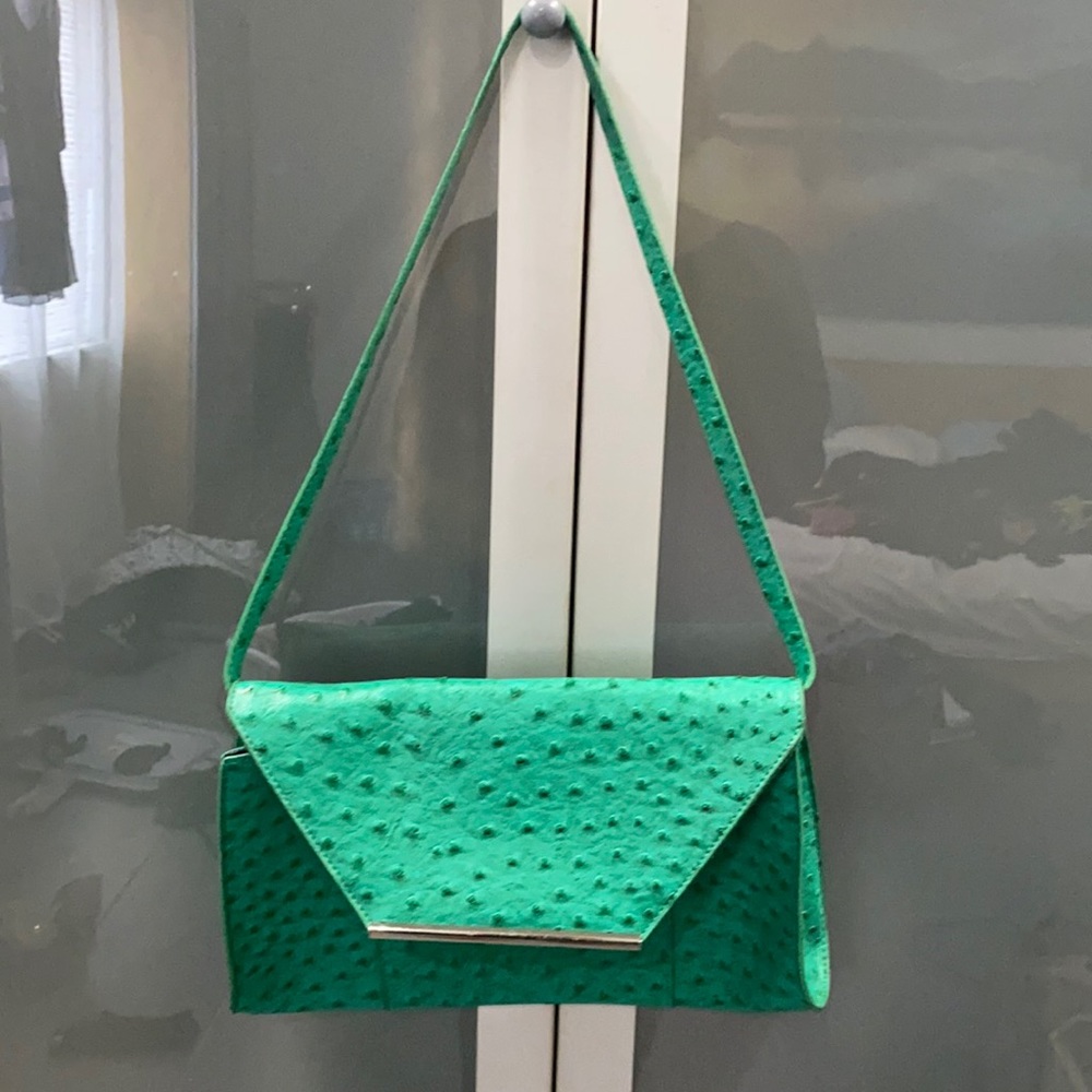 Stylish green purse great condition.